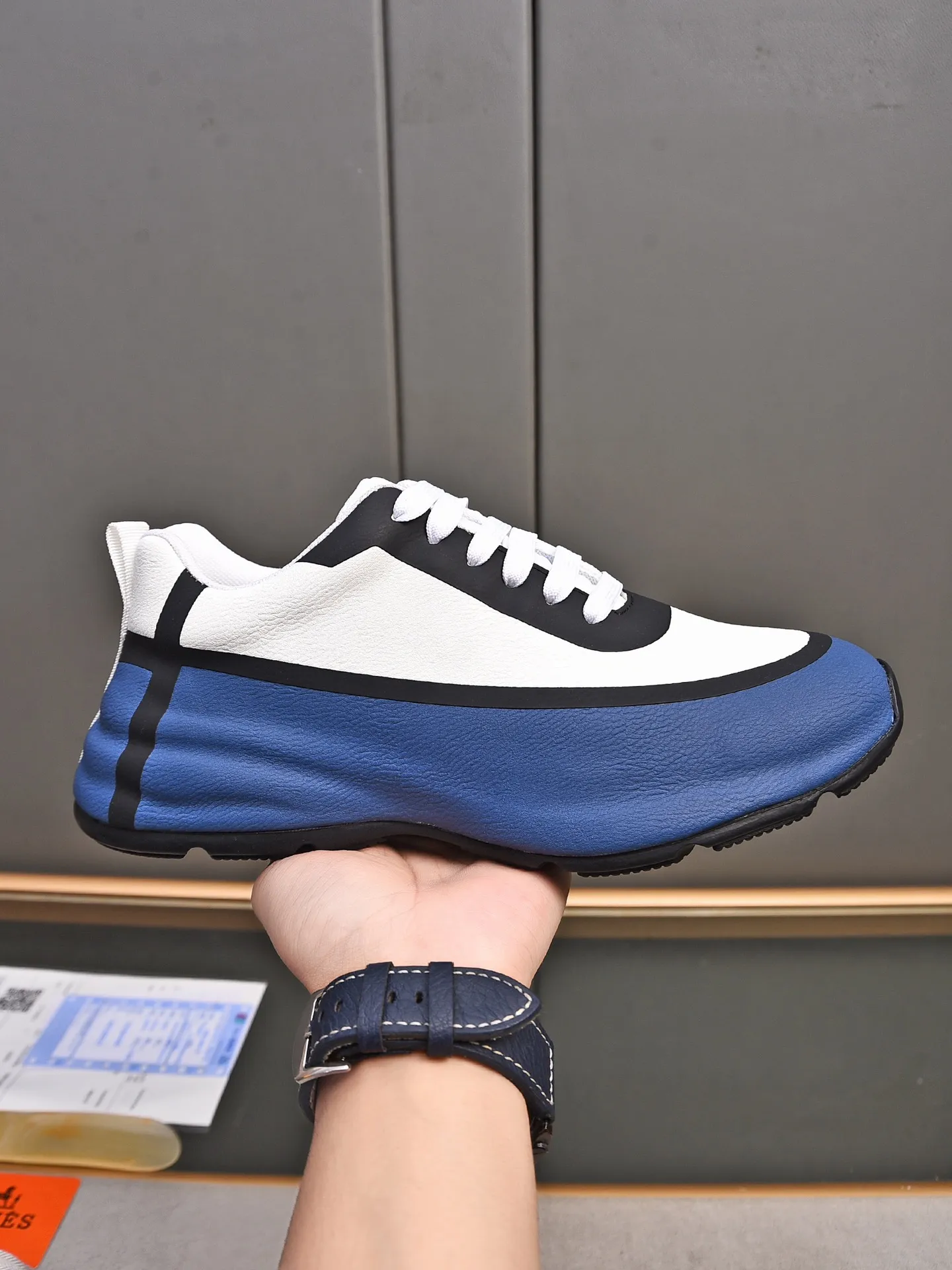 Men's shoes 💰560 [Hermes] New sports shoes Hermès are the most comfortable shoes, no one else⃣️, very light on the feet and very good-looking, you will not feel tired when you go shopping and running around 👍 Very light and comfortable, extremely light, suitable for both sports and leisure, and feel great when stepping on them! It’s up to you to choose, there’s always what you want~ ✔️Material: imported first-layer cowhide ✔️Inner lining: breathable mesh ✔️Outsole: genuine leather bottom ✔️Size: Men’s 38-44 (45 custom-made)
